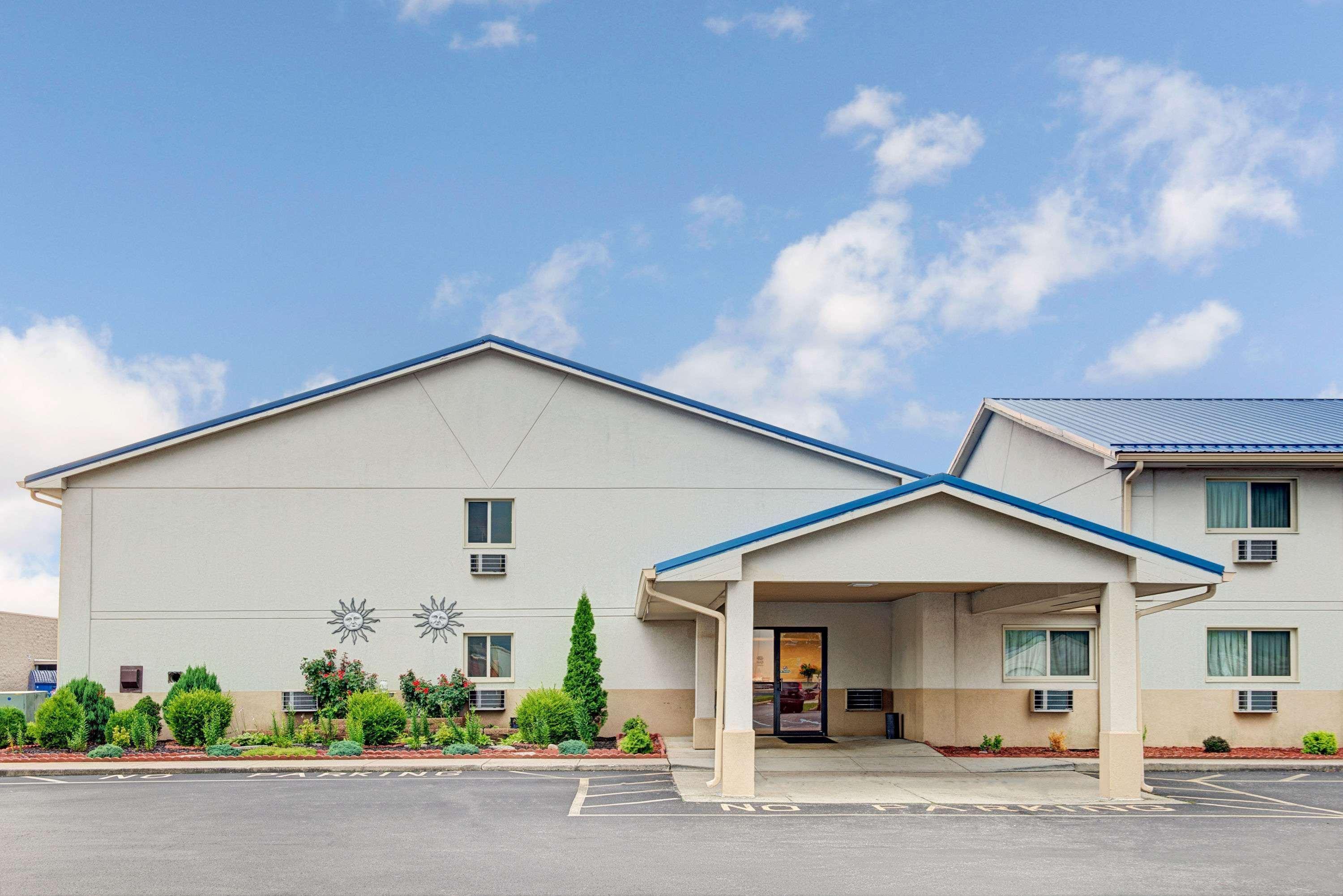 Super 8 By Wyndham Indianapolis Emerson Zewnętrze zdjęcie